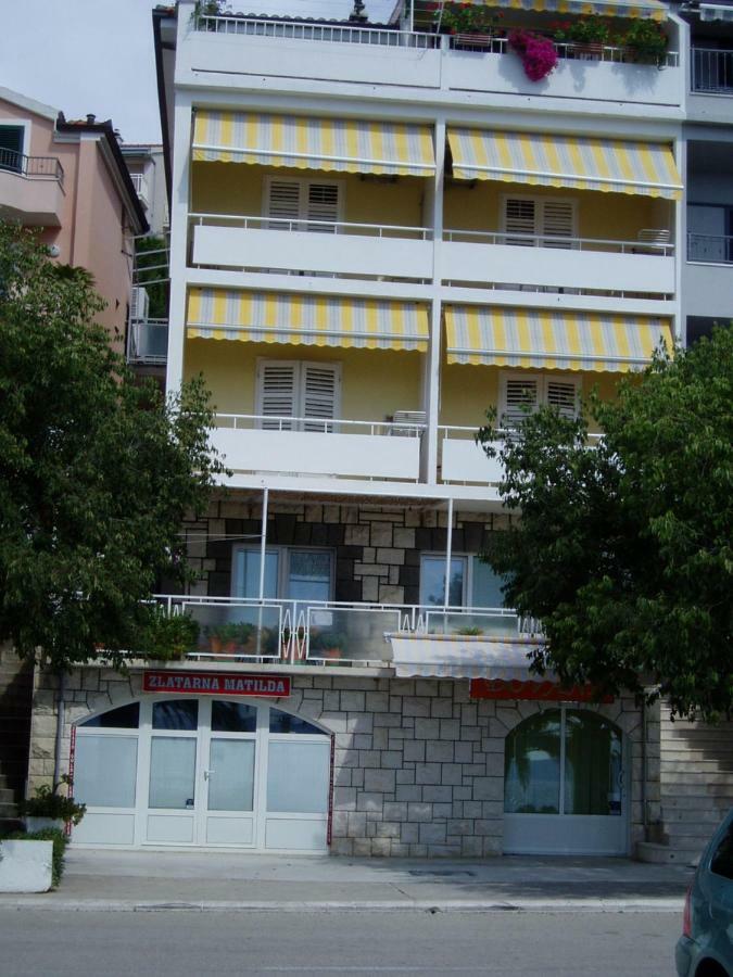 Apartments And Rooms Niksa Podgora Eksteriør bilde